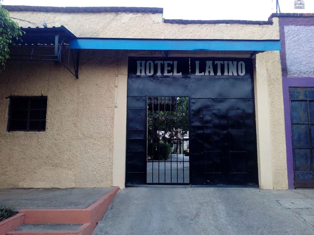 hotel latino 16